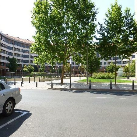 Manzanera, Junto Ayuntamiento Y Riojaforum 洛格罗尼奥 外观 照片